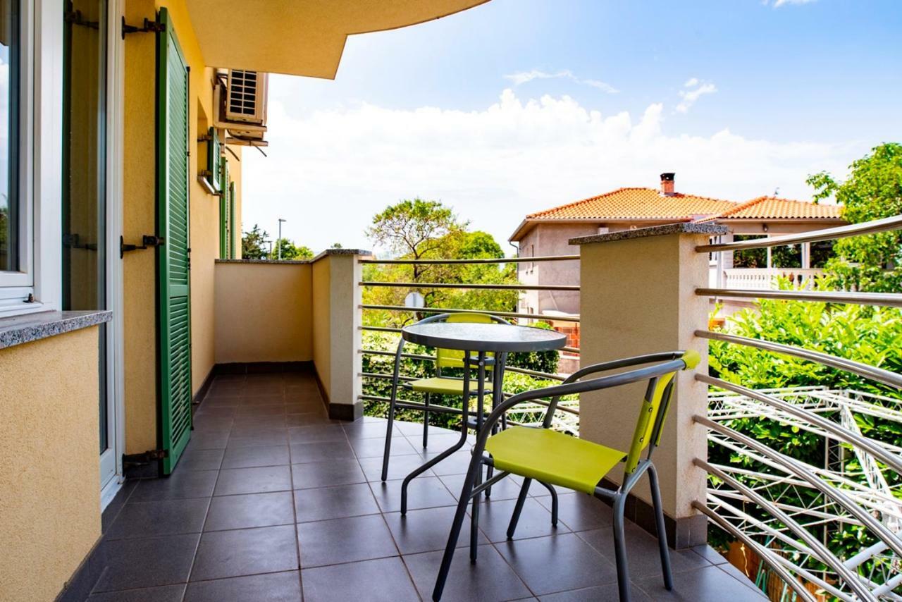 Lavanda Apartments&Studios Pinezići Exteriör bild