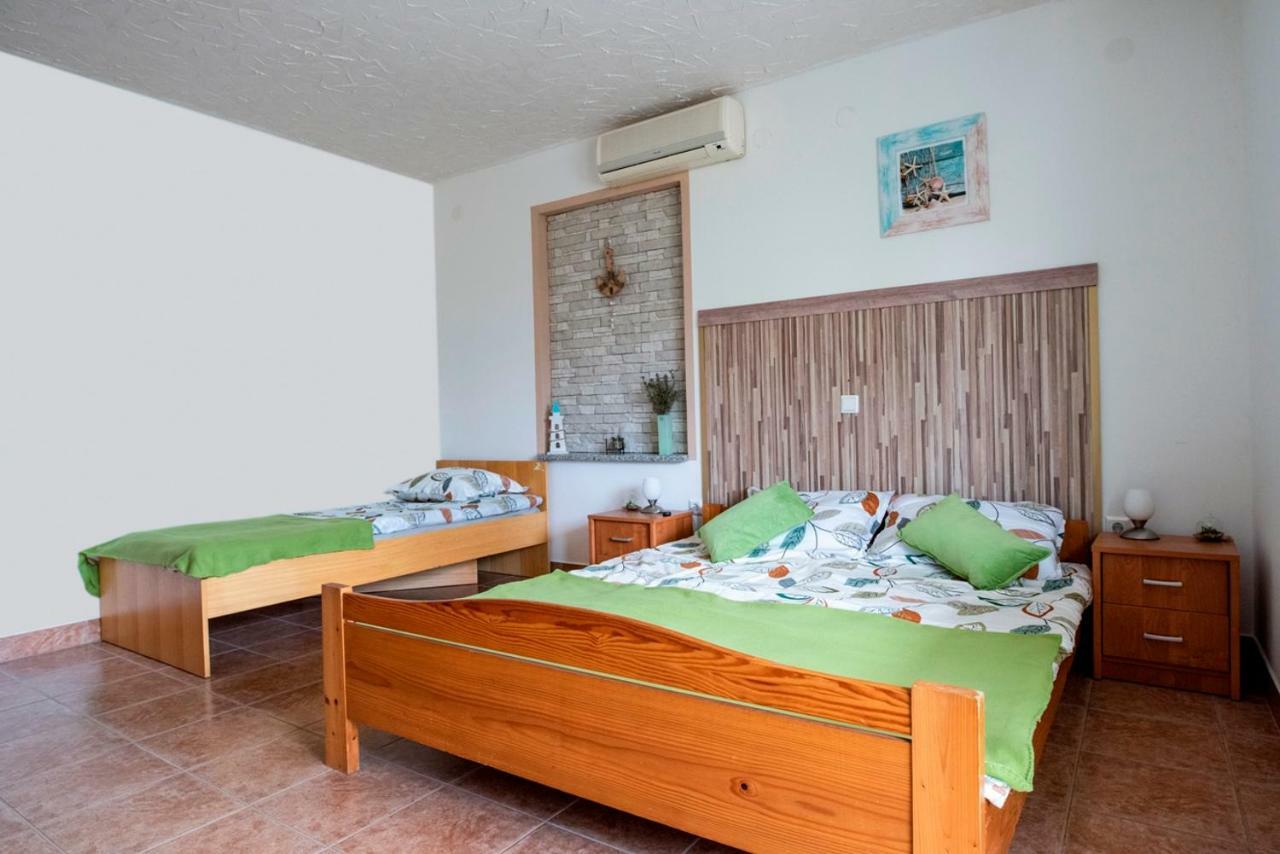 Lavanda Apartments&Studios Pinezići Exteriör bild