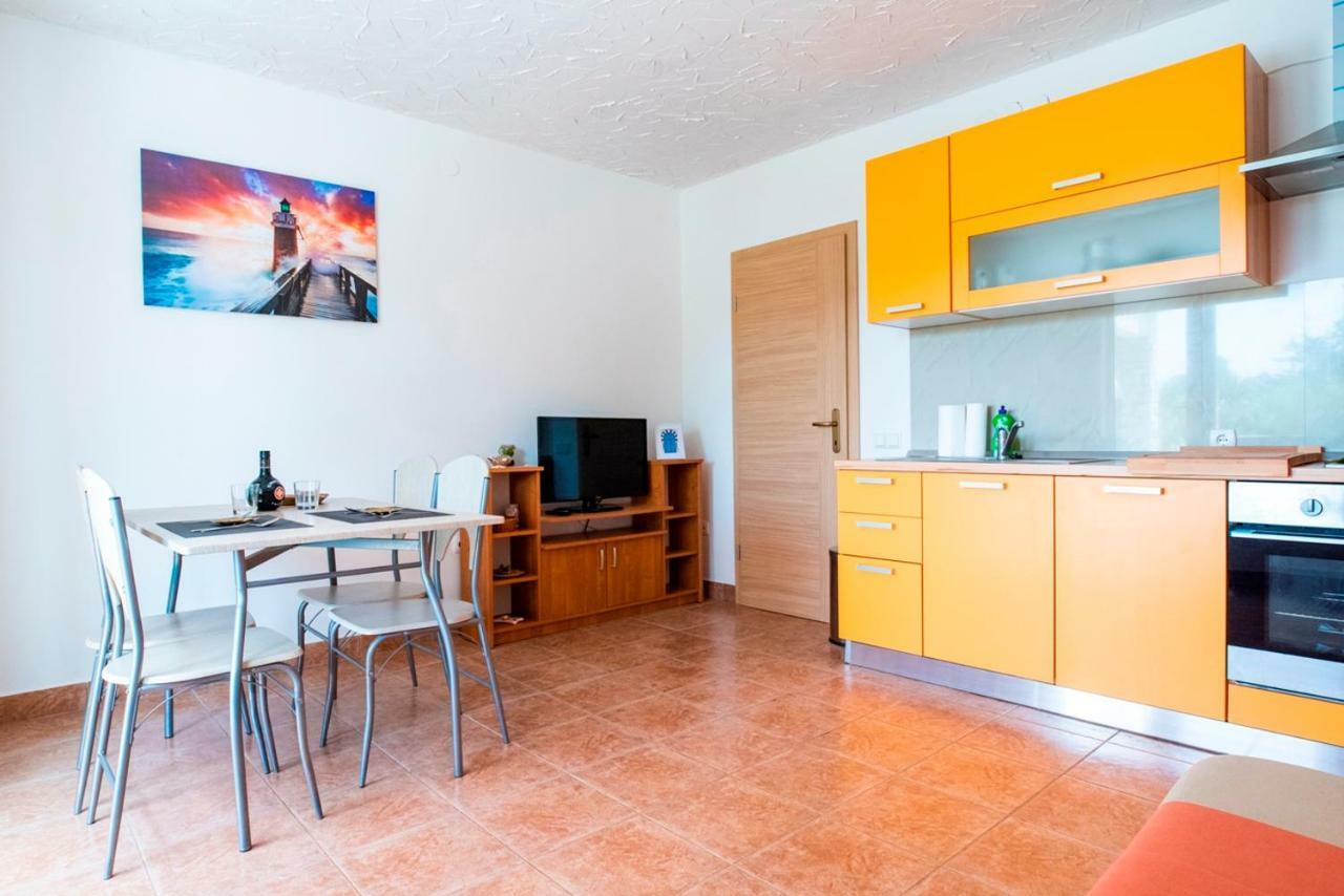 Lavanda Apartments&Studios Pinezići Exteriör bild