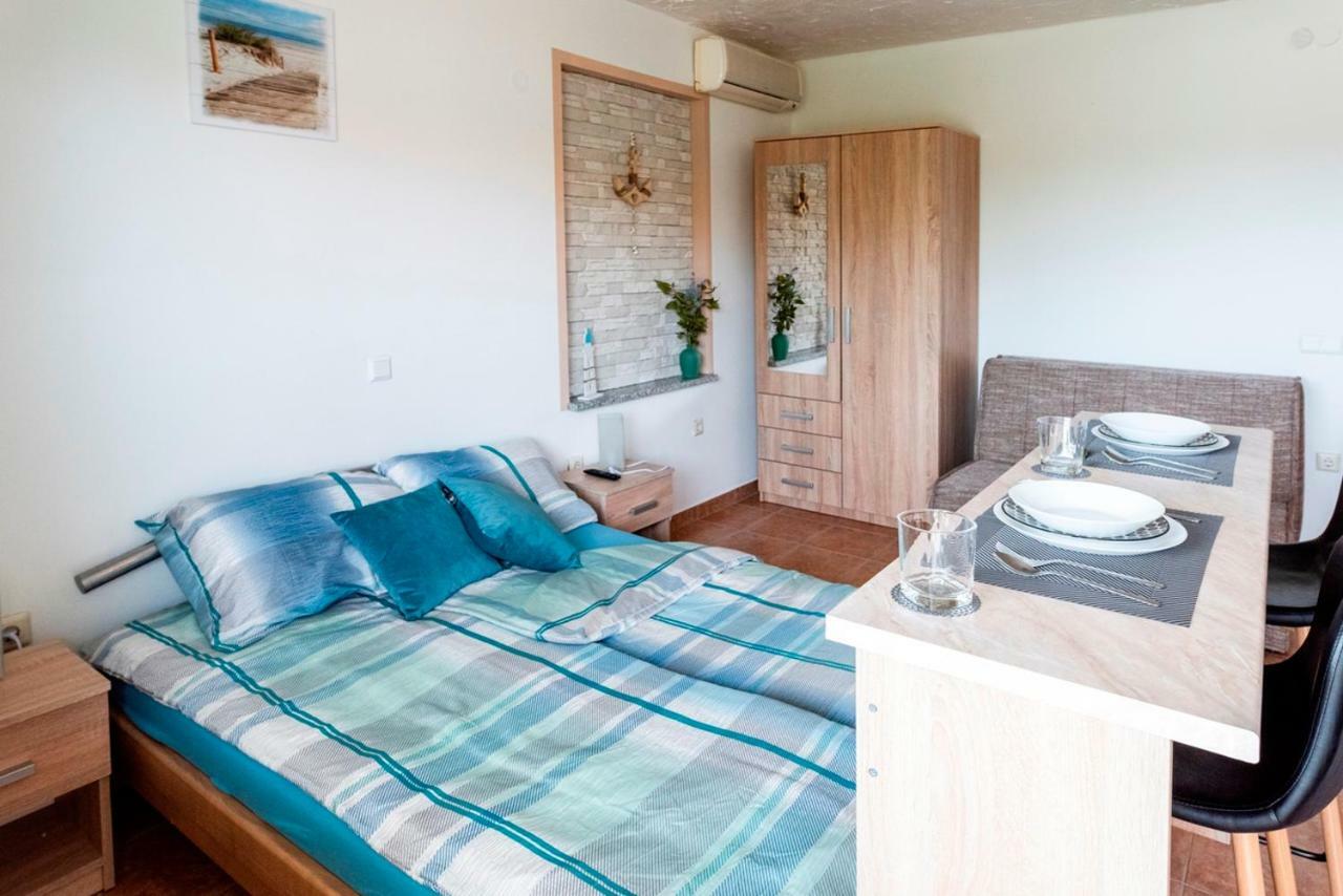 Lavanda Apartments&Studios Pinezići Exteriör bild